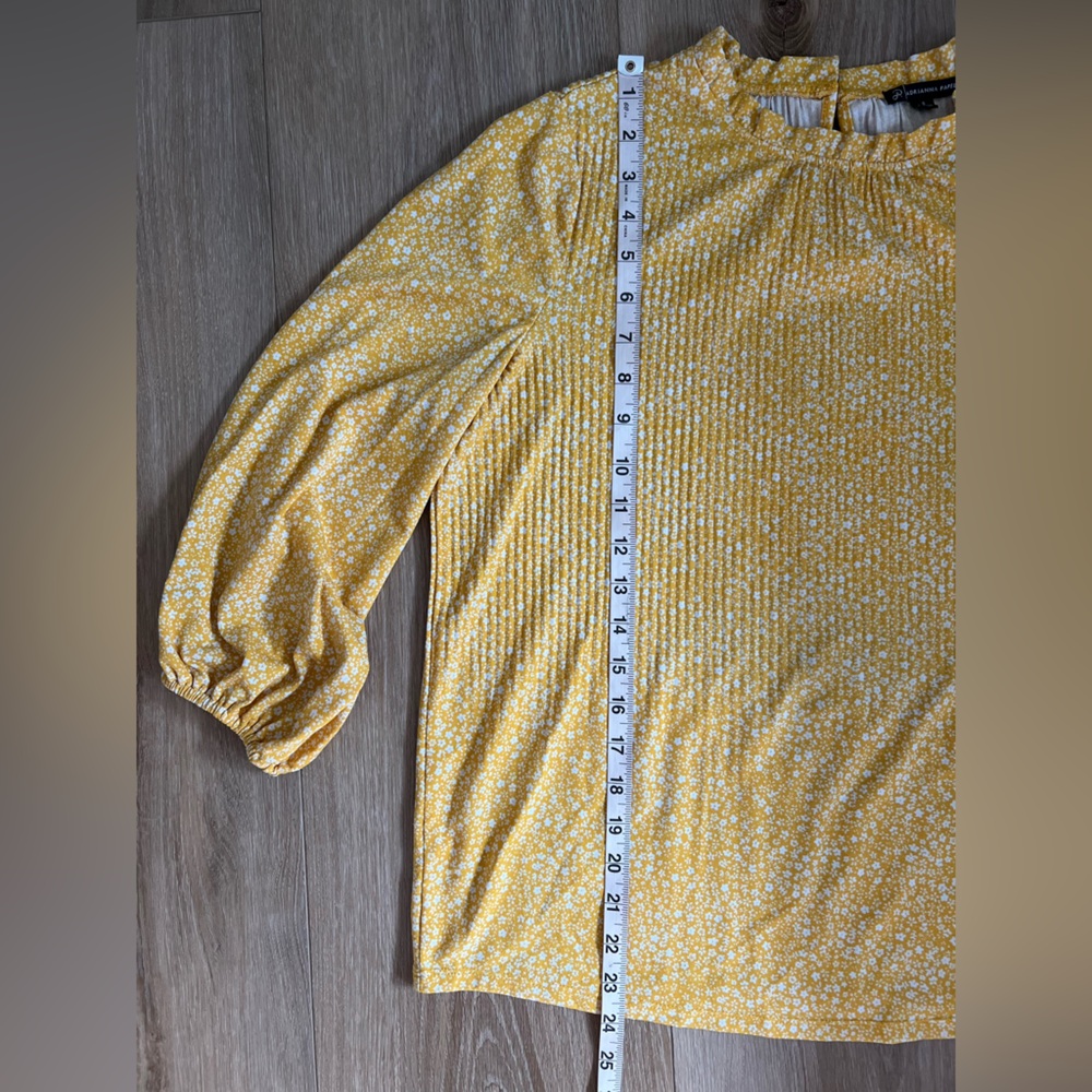 ADRIANNA PAPPELL Yellow Floral Yoke Detail Top EUC - Picture 4 of 6